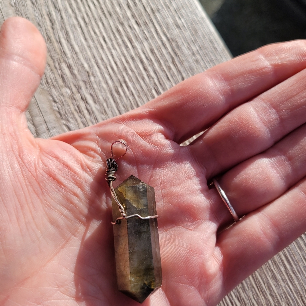 Labradorite point - Picture 3 of 4